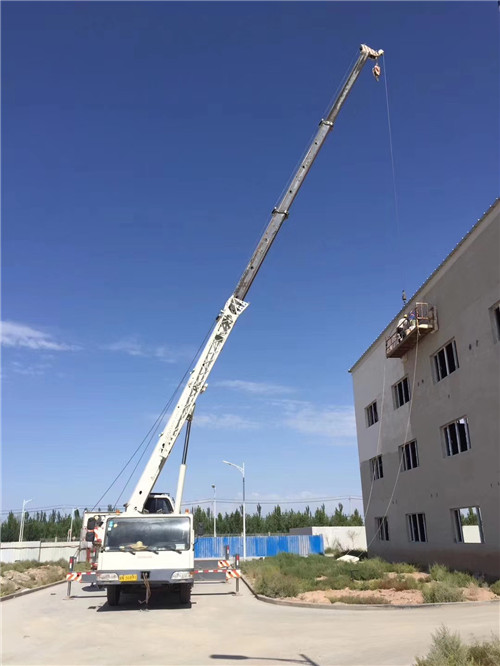 龙泉驿区“轻装强干”—— 吊车的 “轻量化臂架” 技术